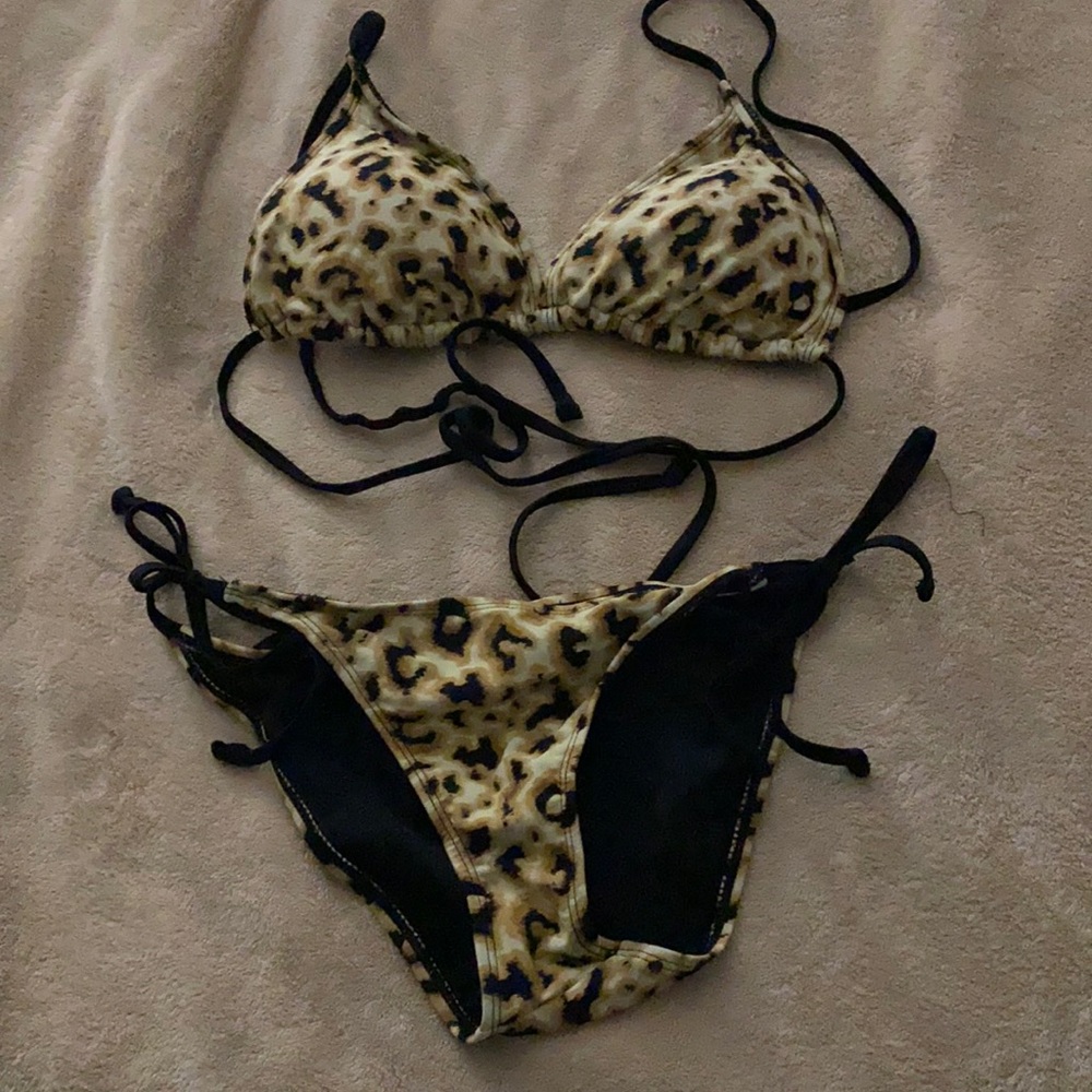 Leopard bikini- small bottoms large top!